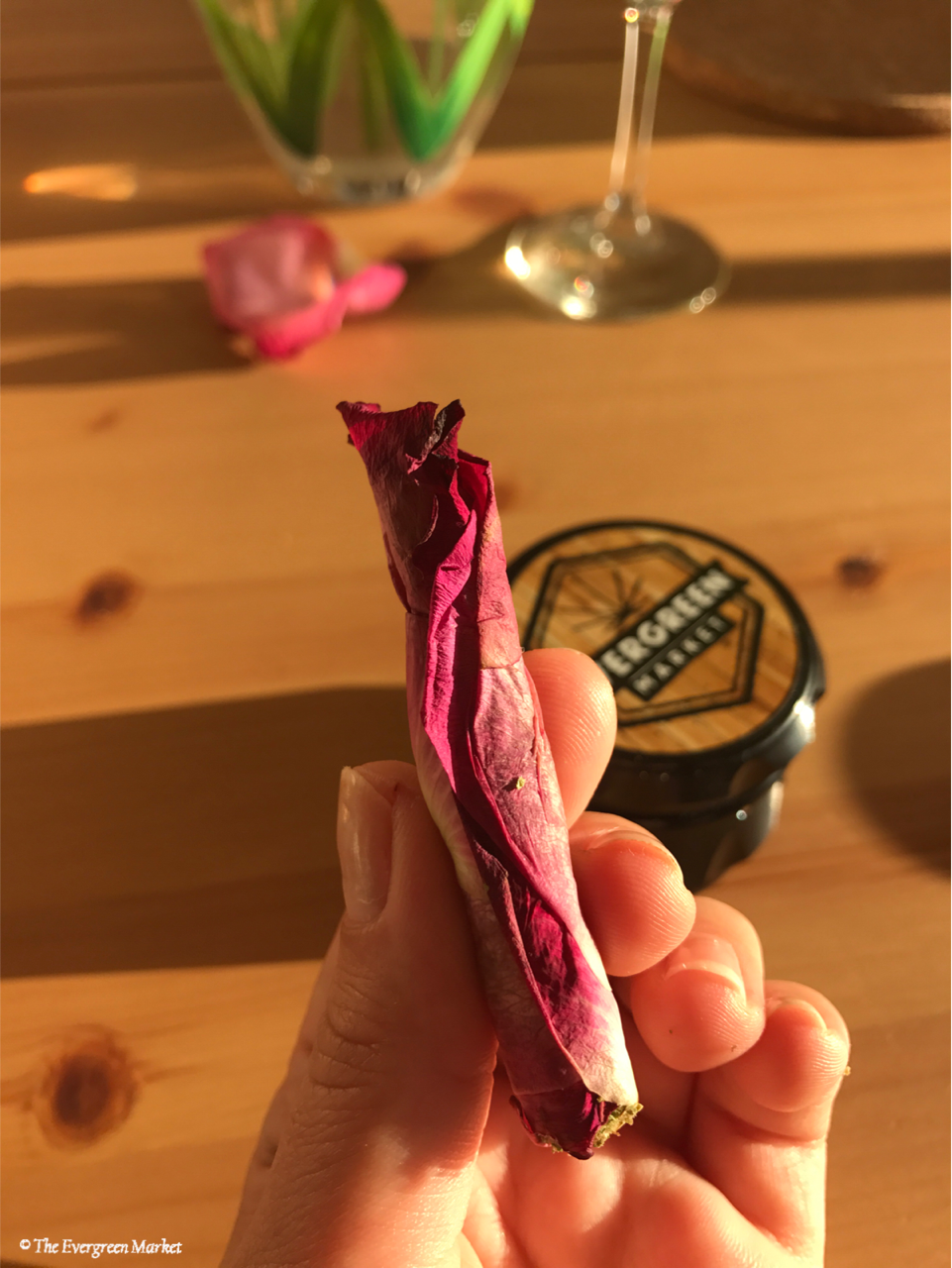 How To Roll A Rose Petal Blunt!  Rolling Up A Rose Petal Blunt
